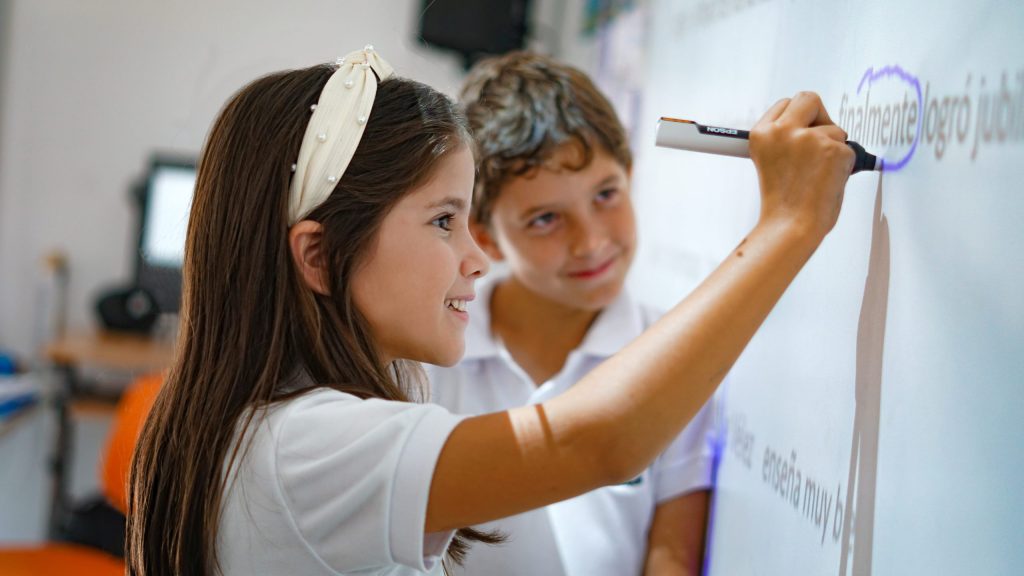 El objetivo principal en EGB Elemental es formar estudiantes que confíen en sus propias habilidades.